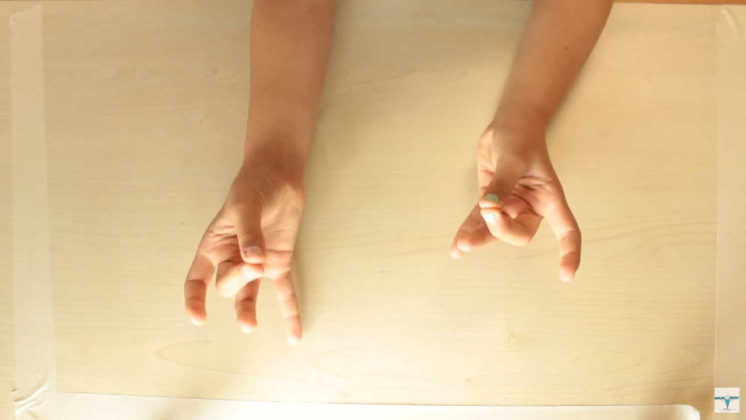 Vorbereitung von Hand und Finger auf die Buchstaben und Zahlen